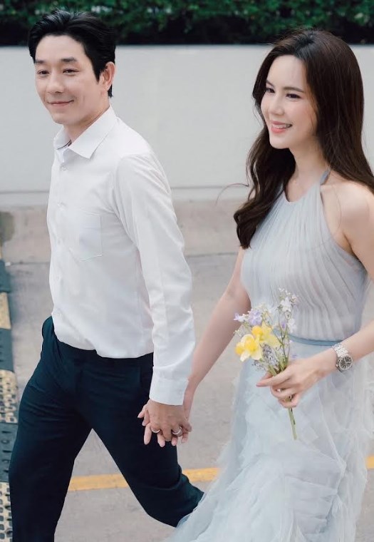 Boy Anuwat祝贺Jeab生日的合照