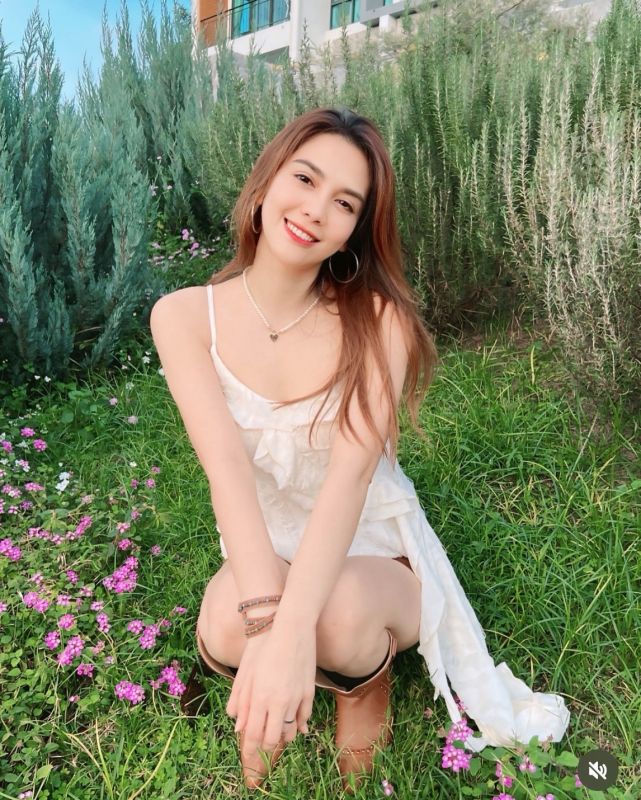 Punch Worakarn照片配文及粉丝互动评论截图