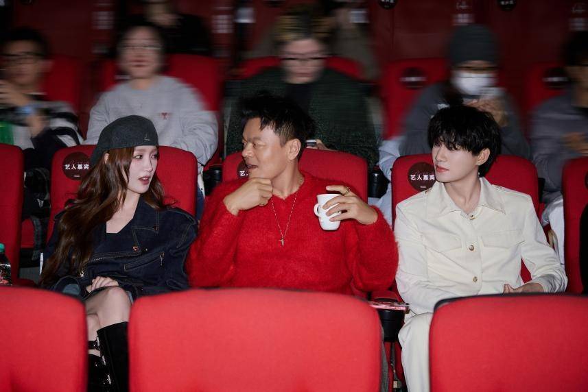 姚琛《有你更好》MV剧情短片画面展示