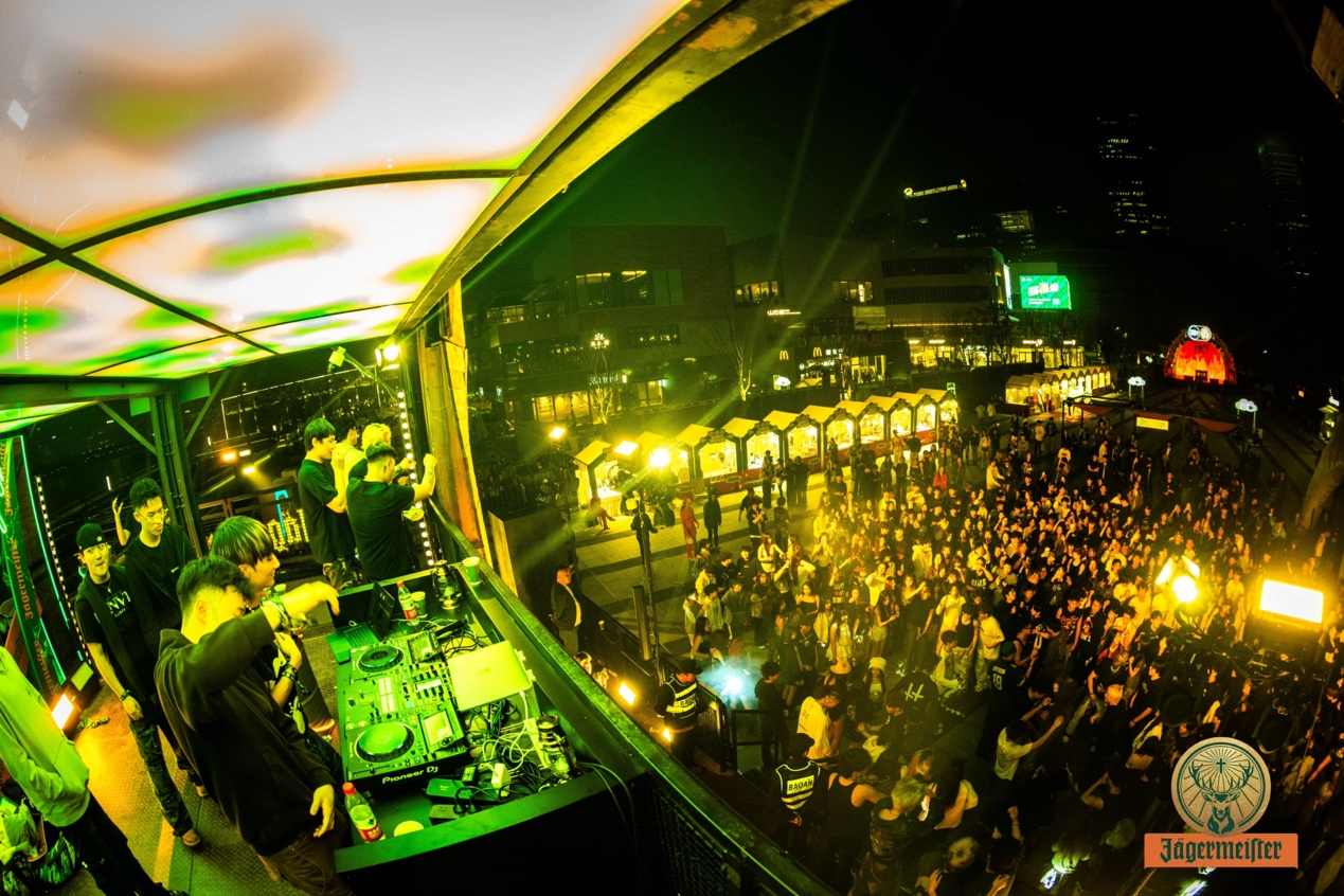 白夜梦境艺术展云朵装置